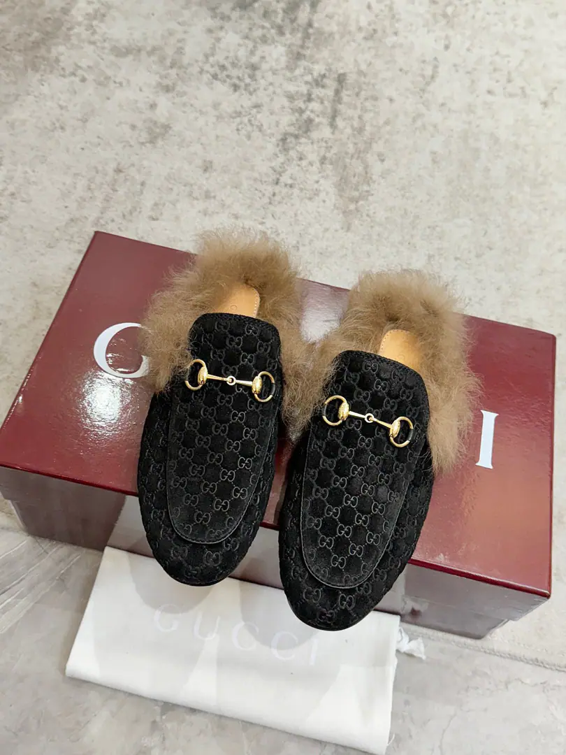 Plant price Top Version GUCCI, Shoe-faced material Leather., I'll put my feet on the back of my head., The series of slippers has become...GUCCIThe main one in the series., Don't be so mean and full of motten spirits., The apparel is a fashion interpretation of the horse's title, the lullaby shoes., The prettiest upgrade in the early spring series.. Codes35-40, 41No, no, no, no, no.
