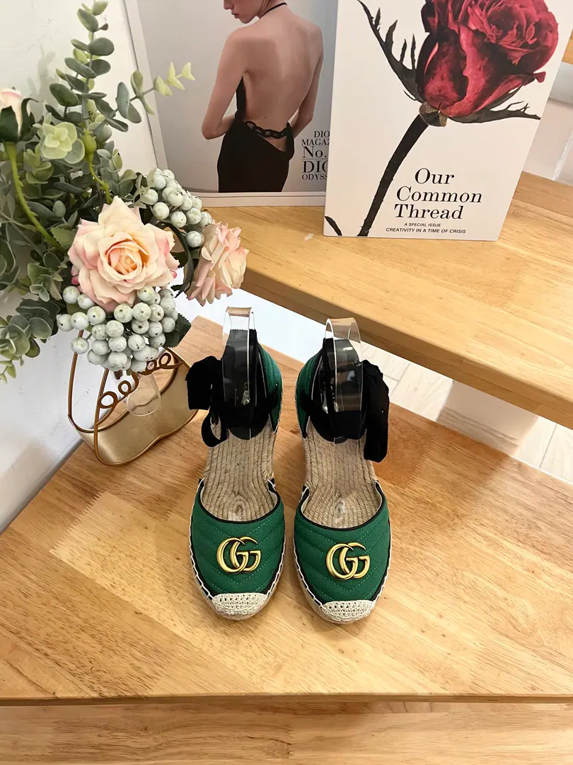 ⚡️⚡️26ss- Morning.Gucci🗽🗽The Gucci weeds are thick with sandals and sandals that will bring a little moth to your summer costume.. ·Shoe.: Leather., Texture ·Liner: Leather. ·Shoes under the sole.: Leather inside., Rubber soles ·- Toes round your head. ·Production in Spain ·Normal size. ·A little bit. ·International Standard Scalories ·Waterproofing stations10cm ·Codes: 36-41