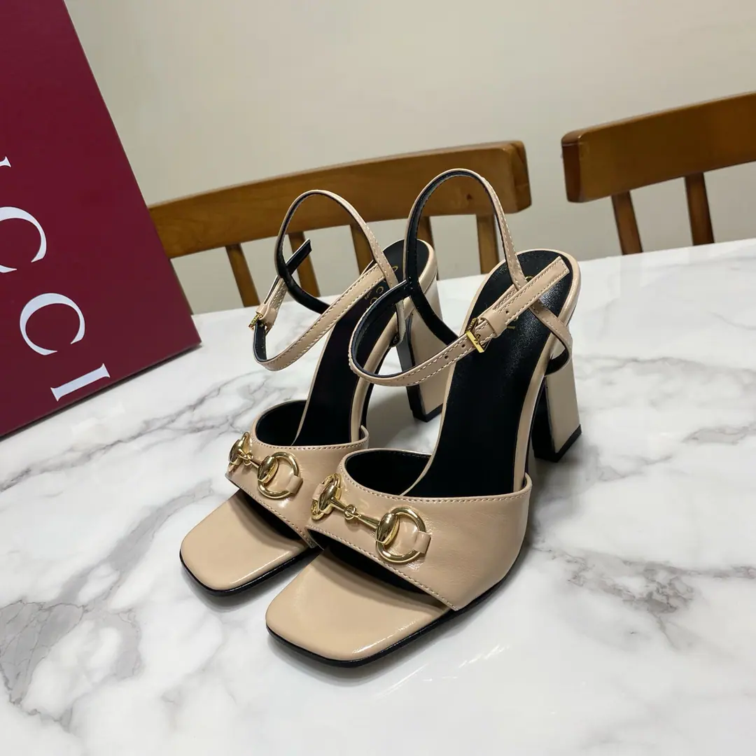 Gucci Guch. Square·YType·"Shoes with sandals.", The classic title buttons match., Always fashion..Brief.Atmosphere.A hundred. Shoe.🈶Metal skin/Cow-painted skin./Oil wax skin., The mats are dyed.🐑Lamb skin., That's a big one., Original to develop hardware cutter He's tall.: 9.5cm Codes: 35—39Code（34.40.41.42.43Do the code., No re-election.）