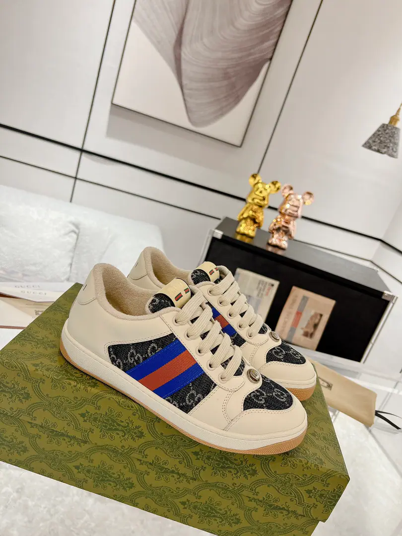 Couple money. Gucci ScreenerA series of sports shoes and a couple of dirty shoes.‼️ Little dirty shoes.ScreenerThe idea behind the series of names is the defense action in sport., The design of the sneakers is from20Century70The classic sneakers of the ages are constantly inspired.. This sneaker is a classic.GGThe canvas., The side is painted with pink and green strips., A little retrograde.GucciMarking. Shoe.: ♪ The cow's skin rolls along ♪ Uchi.: In the original high-density fumes. logo: Metal DimentaryGEllipse, details of the thump Packaging: Top-of-the-art package for cabinet Otsumi!: - A vacuum.TPUMaterial Shoes.: Women35-40 Men39-44 (Women41Men38, 45I'll make sure I don't change it.）