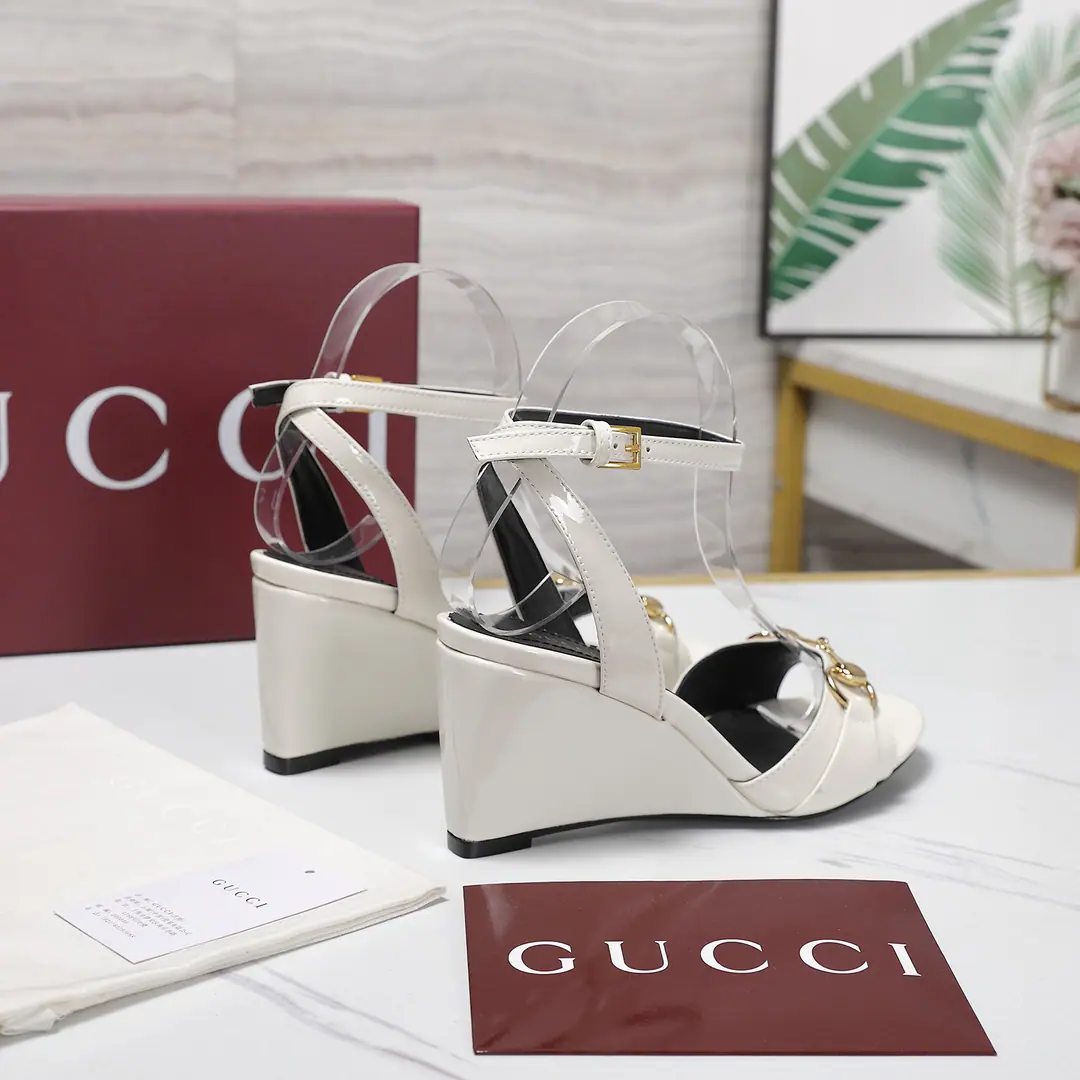 🌸GucciMaximum Version！ 💯💯／2026Summer New Money The bumper heel sandals. Requisition level, Top Quality！👏 Original purchase1:1Top Cycling！ Material andYText Same Very good. 👍 It's comparable.ZGNo Gap✌ ️This high heels is now a classic brand., Inspired by the...GuccioGucciThe initials of the gentleman's name and initials of the chain of elements of the treasure are the same as the brand for the shoe.. ·Brands use different knittings and coloring to inject modern essence into classic slippers.. It's a classic to have a chain of diamonds.. Fabulous.: Imported cattle skin Uchi.: Imports of sheep's skin He's tall.: 8CM Otsumi!: Italy is a big-ass country.. Codes: 35-41（41.42Do it.） Full original package！