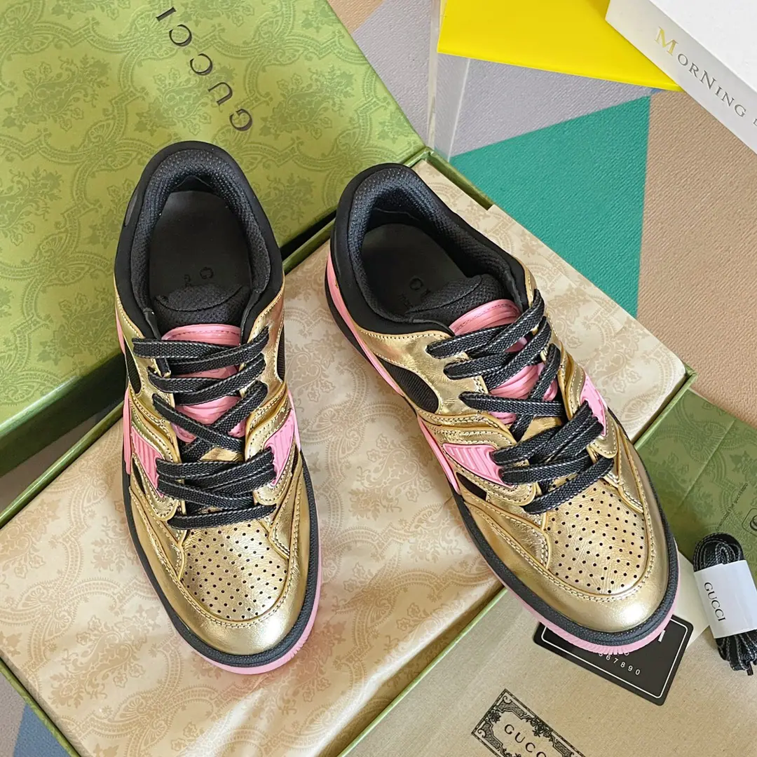 Top Version Gucci Gustz!BasketThe Goose Lover Movement. Basketball shoes. The original is bought to the bottom of a single-size model., Film development for goods2022LatestBasketThe couple's football shoes were hit by the most popular star money this summer. The neutral unique design is perfect for the current and fashion., Enjoy the color of the joy of the collision., I feel like a father's shoe. Rubber interbutted doubleGEmbellishment The visual pleasure of the color-shock design., Light up the whole thing.. The motor-like inspiration comes from90The basketball shoes.. This high-end shoe is integrated into the iconic elements and details., Show me the way you express yourself in the field of aesthetics.. Shoes mix with colored flour., Combining with a slight old effect Send a cabinet for fine packaging🛍📦 ▪️Fabulous.: The original version of the multiple material mixes of specific cattle skins ▪️Uchi.: Into the air network. ▪️Shoes under the sole.: Original OpenTPUDouble Base ▪️Bottom: 3CM ▪️Size: Female35-40/Men39-45