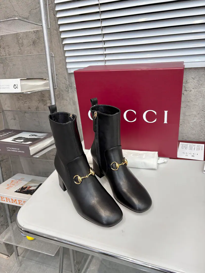 Plant prices GUCCI New Gucci. Fashion is a big deal. A smart fashion with round-shoe head and so on. Fabulous.: Importing cow skin Uchi.: Foot. Import of sheep skin He's tall.:5.5 Codes:35—42Code Remarks: 40 41 42 Do it.