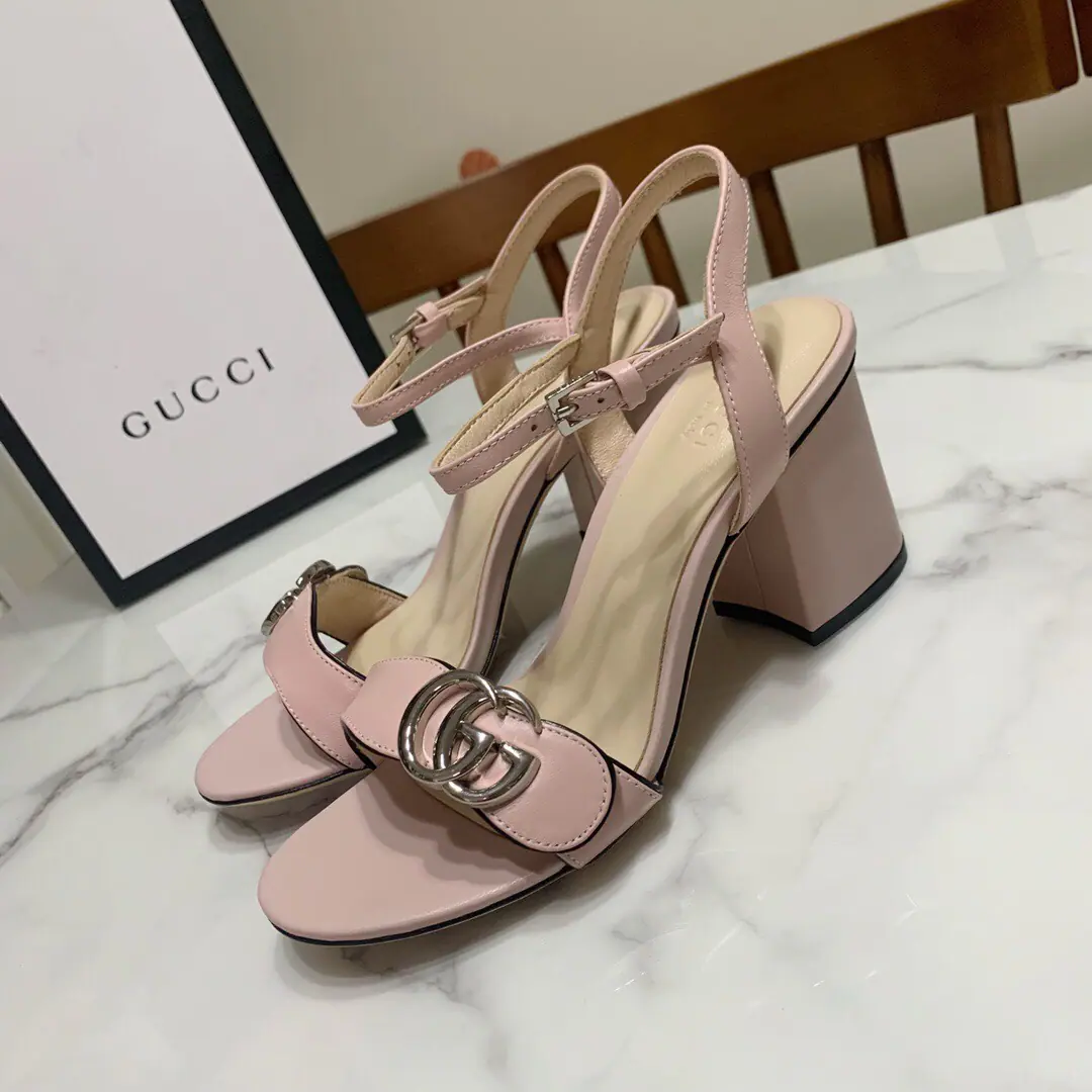 Gucci Guch. Classic strip.·Heel sandals., Original1:1Development, It's a super-big., It's beautiful., Summer must be a single. Shoe.🈶️Top layer🐂Bullskins. ｜ Gold/Silver membrane., ♪ The pads are the rims ♪🐑Lamb skin., That's a little skin. He's tall.: 7CM Size: 35—39Code(34.40.41.42.43Do it., No re-election.)