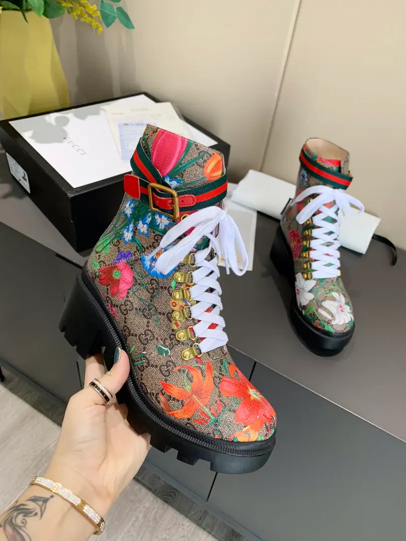 🌸 Guch.GUCCI 7Inches of boots. New paragraphGGThe stamp is thick and short., The ancient English wind., The upper foot is very comfortable and well matched.. Fabulous.: Import of head-story pig skin Uchi./ Foot.: Lamb skin. Packaging: With tickets., Buffet Colours:Where are the flowers? Codes:35-41#(34 41 42Do it.)
