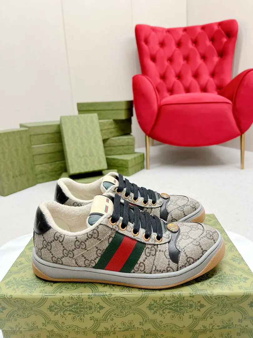 Men Gucci————Requisition version GGThe series makes old dirty shoes.-The money comes in.！ Ten to nine, I'll pay. Current！Current！Current！New Colour Plus Push-Market terminal version！ Procuring original development….Fabulous. Material Otsumi! Details are random.！ The model Schwartz is one-by-one, and the drill is one-by-one......Metal cherry locket.……Metal binaryGCrystal cylinders……GucciOriginal custom-made narrowband…… Super Flash Series—Flash diamond chain..Cherry decorations can be removed, One to two, one to two, one., ♪ To promote your personality ♪ Skins of colored cattle..The handwork is very qualitative., Bring your own sense of excellence.！ I'll do the details., I'll take a line.. The original towel is more delicate and soft and more comfortable., Pocket Steel Double OriginalTPUOtsumi!(Lower width, Upper Narrow) Appendible packaging⭐️ Codes: Men39-44 （Men45I'll make sure I don't change it.）
