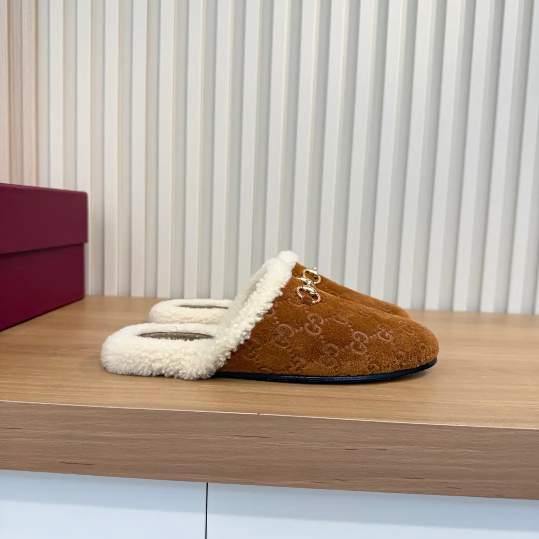 Plant price （35-42） Gucci SignalPrincetownThe slippers are in their elegant outline., The most sophisticated material and the classic title of the horse.. This model is in doubles.GThe definition of the fur and the merino wool line.. DoubleGMarking Flat That's a big one.