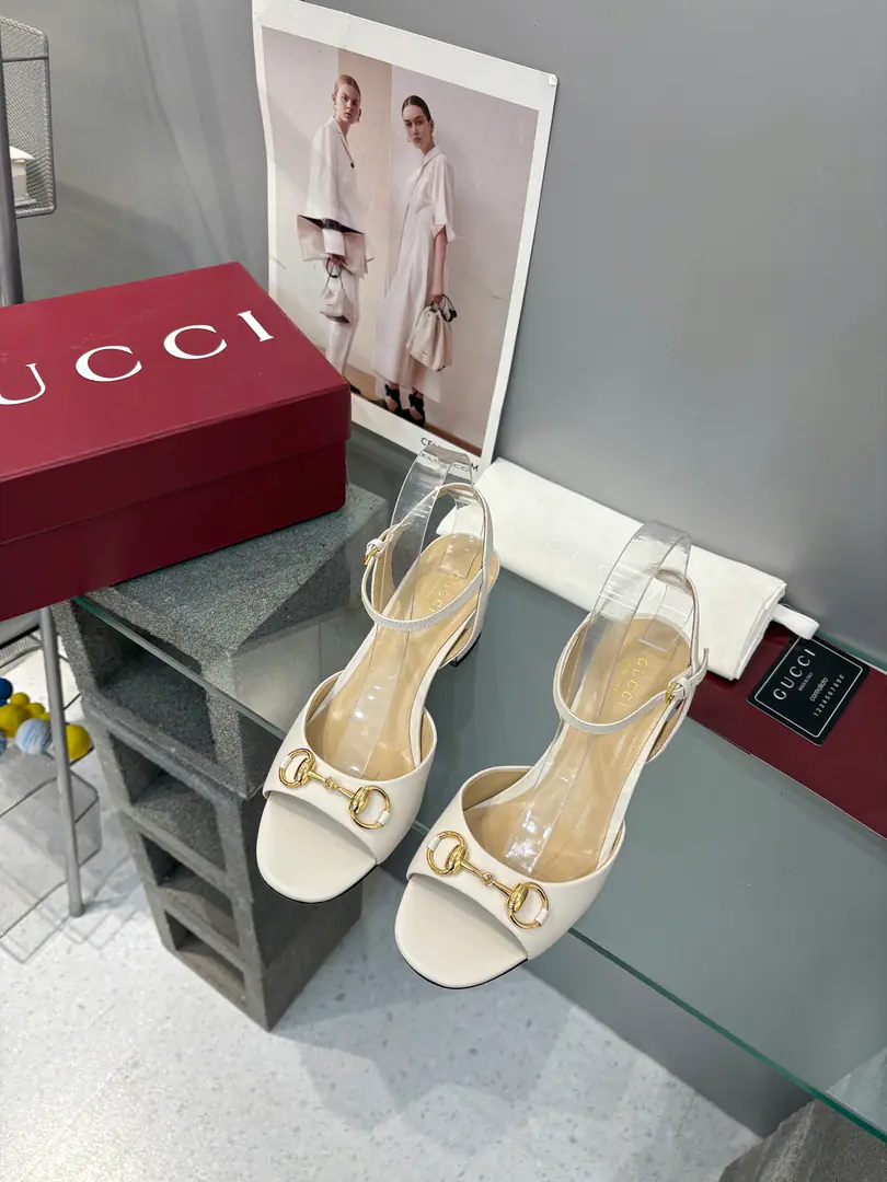 Plant prices Guch. Guccⅰ Classic girl shoes.:Original version 1-to-1 development, The shoes are carefully tuned., The fabric is original..Import of sheep's skin.The primer is a hardware bar. It's so delicate and impeccable.！ Lamb skin.: Inside and on foot. He's tall.:6.5, and.9.5Two heights optional Codes, 35-42（40.41 42Make a reservation.） Italy is a big-ass country., Original Packaging ！