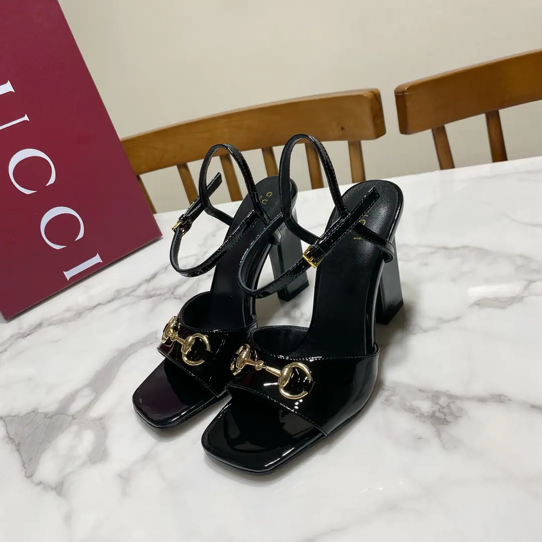 Gucci Guch. Square·YType·"Shoes with sandals.", The classic title buttons match., Always fashion..Brief.Atmosphere.A hundred. Shoe.🈶Metal skin/Cow-painted skin./Oil wax skin., The mats are dyed.🐑Lamb skin., That's a big one., Original to develop hardware cutter He's tall.: 9.5cm Codes: 35—39Code（34.40.41.42.43Do the code., No re-election.）