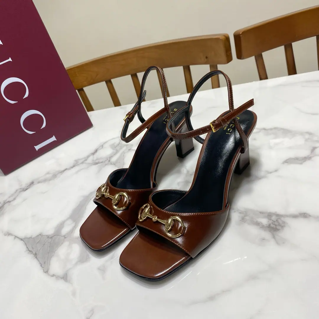 Gucci Guch. Square·YType·"Shoes with sandals.", The classic title buttons match., Always fashion..Brief.Atmosphere.A hundred. Shoe.🈶Metal skin/Cow-painted skin./Oil wax skin., The mats are dyed.🐑Lamb skin., That's a big one., Original to develop hardware cutter He's tall.: 7.5cm Codes: 35—39Code（34.40.41.42.43Do the code., No re-election.）