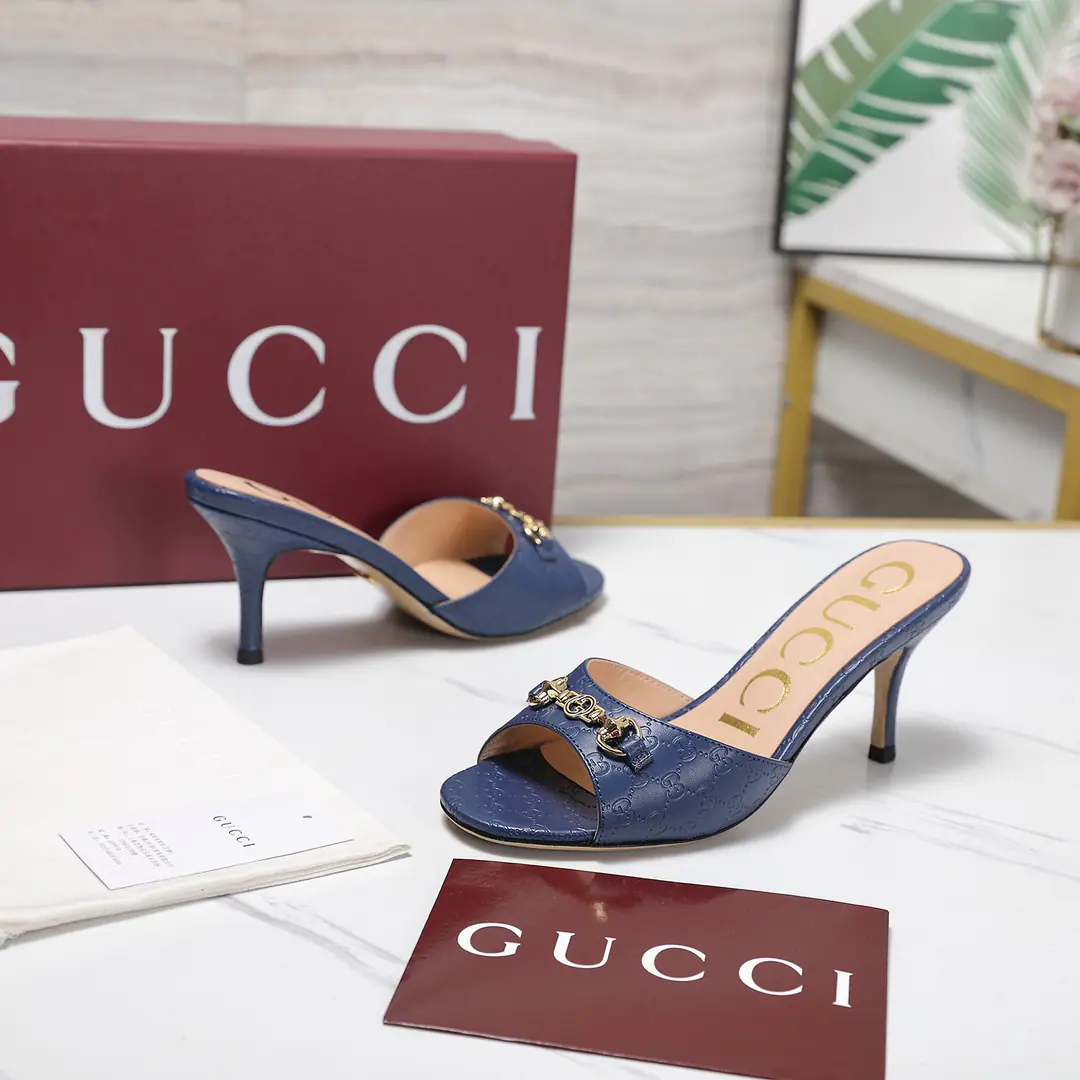 🌸GucciMaximum Version！ 💯💯／2026Summer New Money Heel slippers. Requisition level, Top Quality！👏 Original purchase1:1Top Cycling！ Material andYText Same Very good. 👍 It's comparable.ZGNo Gap✌ ️This high heels is now a classic brand., Inspired by the...GuccioGucciThe initials of the gentleman's name and initials of the chain of elements of the treasure are the same as the brand for the shoe.. ·Brands use different knittings and coloring to inject modern essence into classic slippers.. It's a classic to have a chain of diamonds.. Fabulous.: Imported skins of pressurized cattle Uchi.: Imports of sheep's skin He's tall.: 7.5CM Otsumi!: Italy is a big-ass country.. Codes: 35-41（41.42Do it.） Full original package！