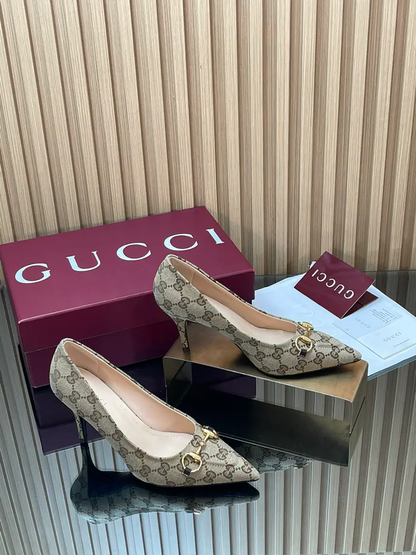 2025Autumn🔥GHome new money.🛒GUcc𝐢The horse's ace and a shallow mouth and a high-end, sharp-head shoe.🆕ImportsG G♨Skins.♨Female shoes.️ 🆕Old flower.GBoo-hee-hee-hee-hee-hee-hee-hee-hee-ya-ya-ya-ya-ya-ya-ya-ya-ya-ya!🔥🔥Plant price Skins of the fabric.🔥🔥 🆙Top Version, Welcome.👏🆚That's right.. Original1:1Repeat Attention.⚠️Please accept our pledge.🆙 ▫️Shoe.: Imports are high.G GSkins. Old flower.GBrush ▫️Uchi./Foot.: Full-cut, high-end lamb skin. ▫️Shoes under the sole.: Italian top is a skin. ▫️He's tall.: 8.5cm 4.5 cm ▫️Match: 35-42（41/40/42I'll make sure I don't change it.） ▫️Packaging: Original full red packaging GucciThe whole new lady's shoe series is in a very elegant form.. This is a new version of the classic brand., The sharpshoes and the cone heels are more than just a little more stale.👏😎