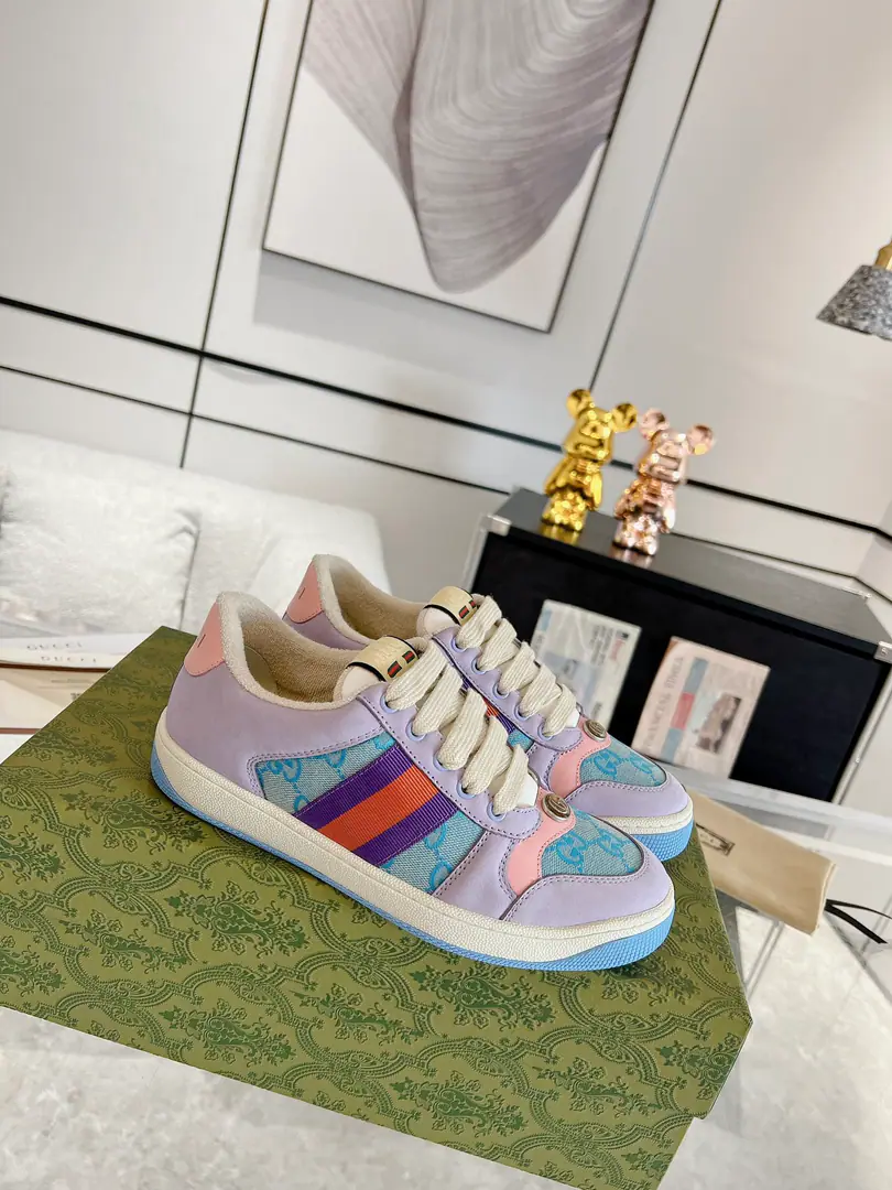 Couple money. Gucci ScreenerA series of sports shoes and a couple of dirty shoes.‼️ Little dirty shoes.ScreenerThe idea behind the series of names is the defense action in sport., The design of the sneakers is from20Century70The classic sneakers of the ages are constantly inspired.. This sneaker is a classic.GGThe canvas., The side is painted with pink and green strips., A little retrograde.GucciMarking. Shoe.: ♪ The cow's skin rolls along ♪ Uchi.: In the original high-density fumes. logo: Metal DimentaryGEllipse, details of the thump Packaging: Top-of-the-art package for cabinet Otsumi!: - A vacuum.TPUMaterial Shoes.: Women35-40 Men39-44 (Women41Men38, 45I'll make sure I don't change it.）