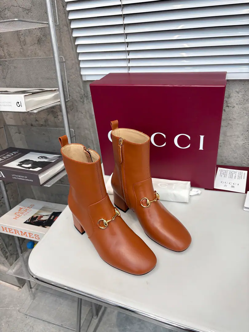 Plant prices GUCCI New Gucci. Fashion is a big deal. A smart fashion with round-shoe head and so on. Fabulous.: Importing cow skin Uchi.: Foot. Import of sheep skin He's tall.:5.5 Codes:35—42Code Remarks: 40 41 42 Do it.