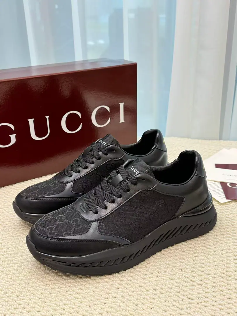 GucciSeries, Market exclusive version. The classic collision with fashion., The shoes are so smart and blending leather with the branding of old flowers., I'm not sure if I can get a full recognition.. Very delicate.GucciIdentification of the suffix details, Showing luxury.. While the thick sub-design adds to the flu,, And bring comfort to the dress experience.. It's either walking on the streets or moving across the city., It makes you a focus.. Have it., Start your fashion trip.！ 39-45 👉 👉