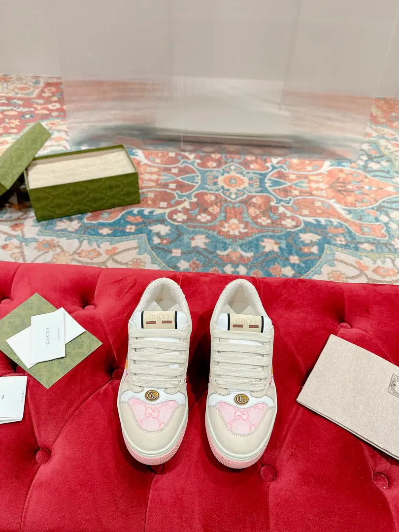 Couple money. Gucci————Requisition version NFCBring a clean chip. GGThe series makes old dirty shoes.-The New Year's Bill is coming.！ Ten to nine, I'll pay. New Colour Plus Push-Market terminal version！ Procuring original development….Fabulous. Material Otsumi! Details are random.！ The model Schwartz is one-by-one, and the drill is one-by-one......Metal cherry locket.……Metal binaryGCrystal cylinders……GucciOriginal custom-made narrowband…… Super Flash Series—Flash diamond chain..Cherry decorations can be removed, One to two, one to two, one., ♪ To promote your personality ♪ Skins of colored cattle..The handwork is very qualitative., Bring your own sense of excellence.！ I'll do the details., I'll take a line.. The original towel is more delicate and soft and more comfortable., Pocket Steel Double Colour Packet process Solid locking practices Fabulous.:OriginalGGBrush/Silk cow skin. Otsumi!:OriginalTPUOtsumi!(Lower width, Upper Narrow) European package…… Female35—40（34 41I'll make sure I don't change it.） 39-44（38 45I'll make sure I don't change it.） Men＋10