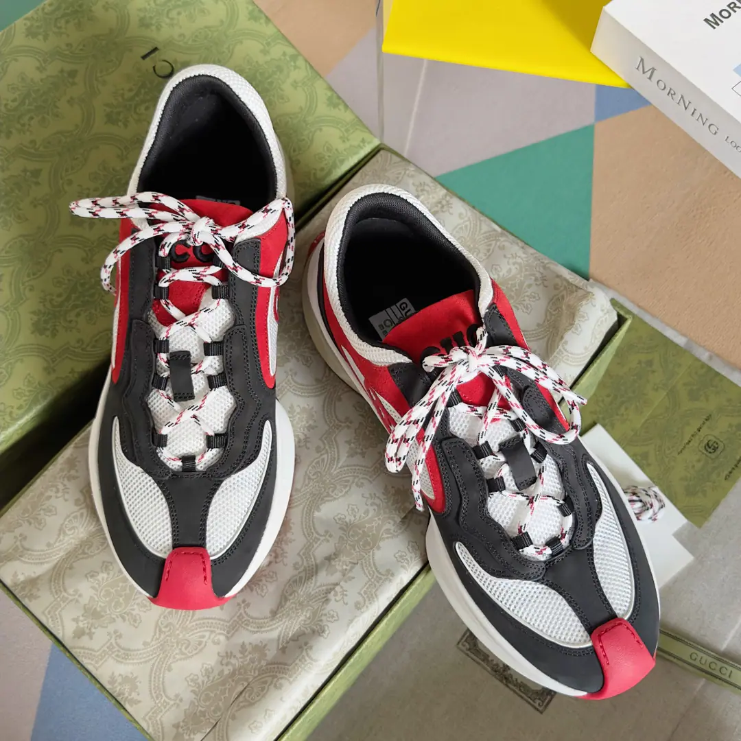 Top Version: Men GucciGustz! The latest blast. GHome. RUNSeries Couple money. Leisure Sports shoes Dad's shoes. Run-shoes. Original procurement development Make the goods. The design of this monolith draws inspiration from the world of sport., ThroughGucci♪ The new perspective ♪, The heart of the craftsman is incorporated into the details of the branding.. The two-streamed sneakers were crafted with white-fluffed material., Double-coloured rubber soles and double-buttonGDetails Send a cabinet for fine packaging🛍📦 ▪️ Fabulous.: Original customized import of head-level cattle skin ▪️ Uchi.: Imports of soft sheep skins ▪️ Shoes under the sole.: The original was a very light model.MDCombining rubber bottom ▪️ Bottom: 4CM ▪️ Size: Men39-45