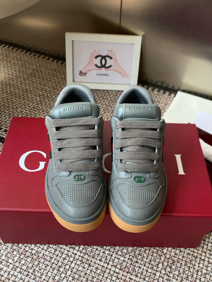 GUCCINew couple.👫 🆕Low Gang Sports Shoes Series®The old dirty shoes.〰️🔜This sneakers.70The classic sports shoes are the inspirational prototype.🔸The ancient school style and the face style of the nostalgia costumes have been in the air for decades., The concerts of different styles have inspired them.➰Use leather and classics.GGThe canvass are mixed., Decorative strips and retrogradesGuc～iMarking, After special treatment, The whole thing is a natural thing.. Size: 35-45（45Make a reservation.）