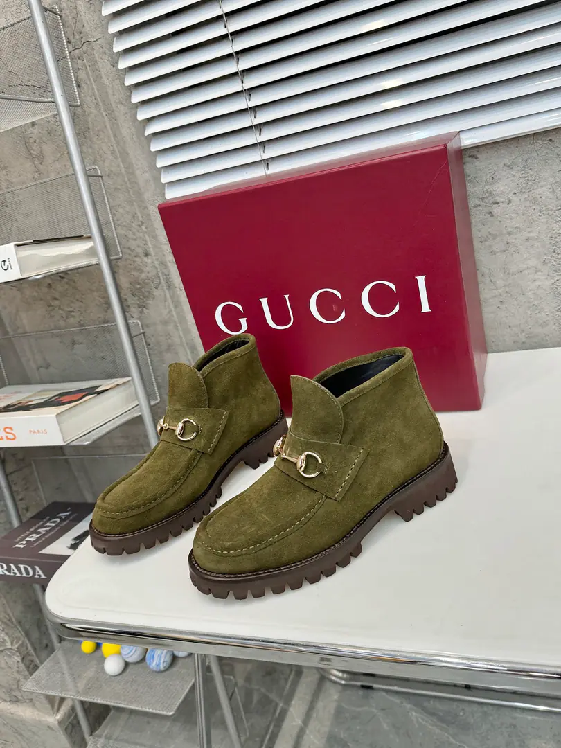 Plant prices 4Inch boots. GUCCI Guch. Fashion is a big deal. A smart fashion with round-shoe head and so on. Fabulous.: Import calf, skin. Uchi.: Foot. Import of sheep skin The base plate is one-to-one. Codes:35—42Code Remarks: 40 41 42 Do it.