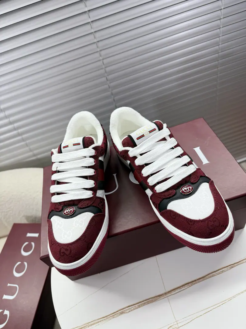 Gucci~~The latest New Year's rule is Little Red Shoes.. Leisure shoes.. Little dirty shoes.~~ ZPDevelop plain version. Metal binaryGCrystal cylinder. bling blingThe drill is hot.~~ Original syrup of the pastry of the cattle., The old flower cloth is burning the drill., It's the original cow skin., The foot-stamping emulsion., OriginalTPUOtsumi!(Lower width, Upper Narrow) 35—40/39—45Positive