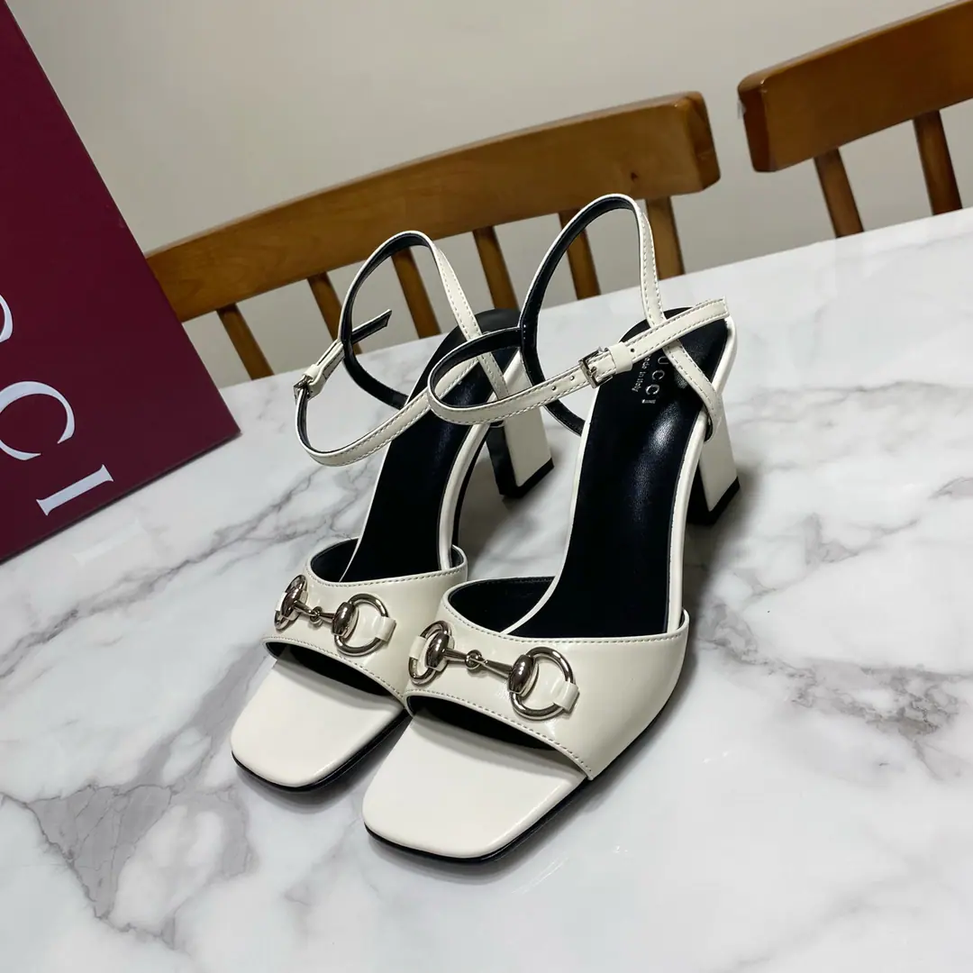 Gucci Guch. Square·YType·"Shoes with sandals.", The classic title buttons match., Always fashion..Brief.Atmosphere.A hundred. Shoe.🈶Metal skin/Cow-painted skin./Oil wax skin., The mats are dyed.🐑Lamb skin., That's a big one., Original to develop hardware cutter He's tall.: 7.5cm Codes: 35—39Code（34.40.41.42.43Do the code., No re-election.）