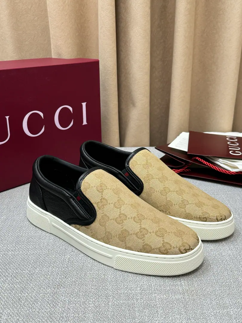 GucciSeries, Market exclusive version. The classic collision with fashion., The shoes are so smart and blending leather with the branding of old flowers., I'm not sure if I can get a full recognition.. Very delicate.GucciIdentification of the suffix details, Showing luxury.. While the thick sub-design adds to the flu,, And bring comfort to the dress experience.. It's either walking on the streets or moving across the city., It makes you a focus.. Have it., Start your fashion trip.！ Women35-40, Men39-45 👉 👉 👉