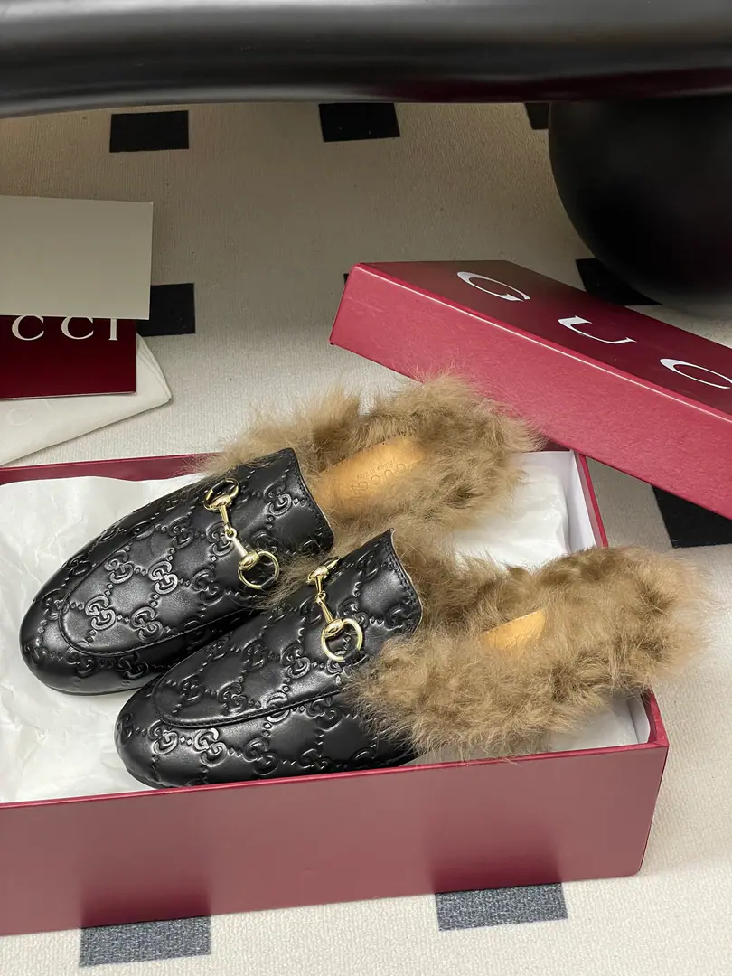 🏧𝐆𝐔𝐂𝐂𝐈Gustz!PrincetownClassic wool slippers., DoubleGHalf-shoe Tuscany slippers with a maggot moored mooring.. The shoe is soft., The galleries flow., To show you the grace of your day.！ Shoeface original doubleGFly face./Cow leather. The inside foot is a Tuscany wool. The Italian factory is so big. Size:35-42 [40.41.42Do it.]