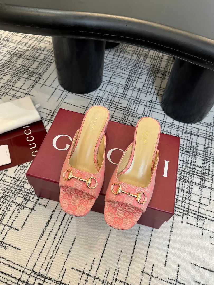Plant prices Guch. Guccⅰ Classic girl shoes.:Original version 1-to-1 development, The shoes are carefully tuned., The fabric is original..Import of sheep's skin.The primer is a hardware bar. It's so delicate and impeccable.！ Lamb skin.: Inside and on foot. He's tall.:5.5 Codes, 35-42（40.41 42Make a reservation.） Italy is a big-ass country., Original Packaging ！