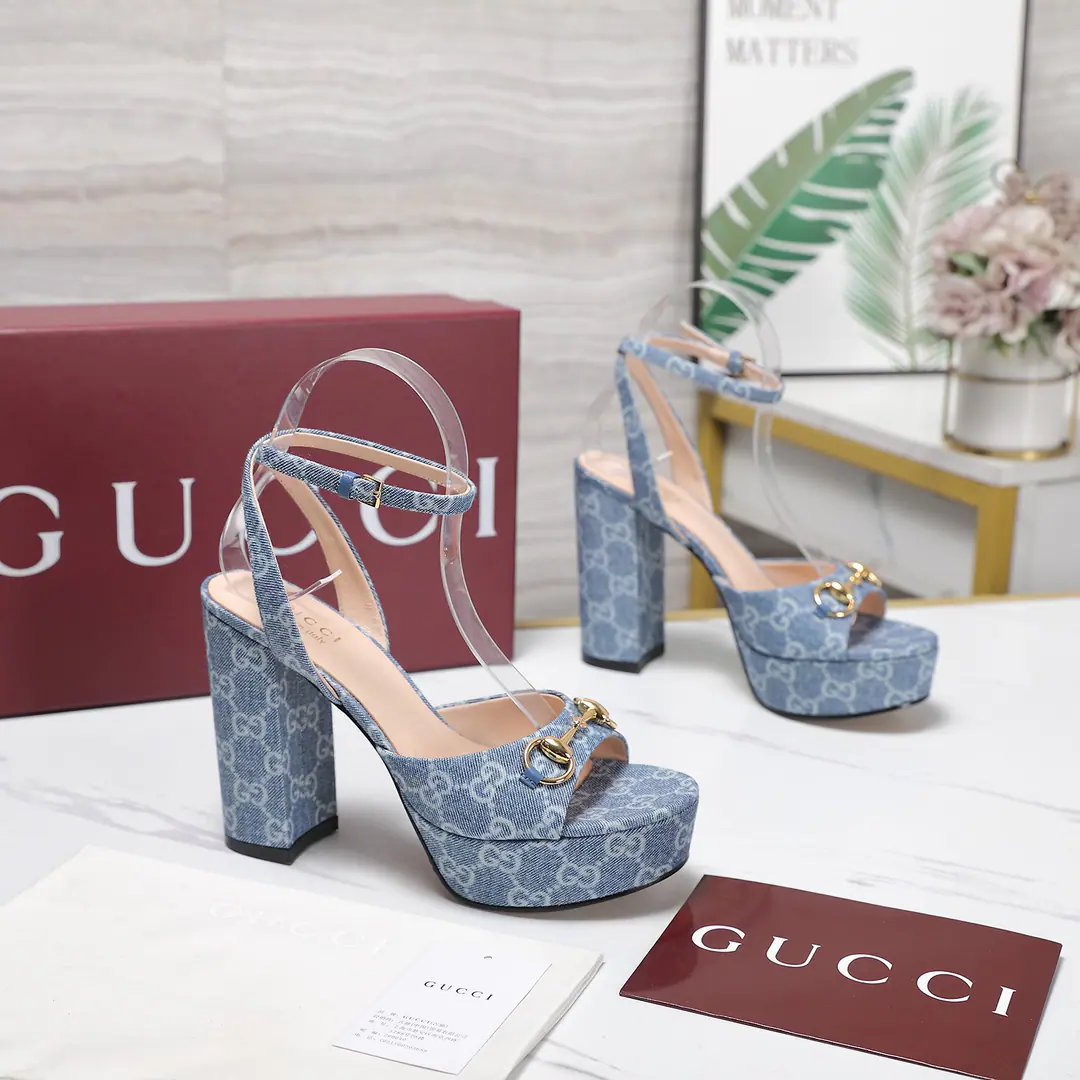 Get out of the factory. 《Unique top version》 GucciAncient.*- Yeah.2026Spring and summer's latest pop-up sandal series.…… 【Roundheads, pure water table heels.】 Original MonoQuality 🍃The original juice-like European style., 💥The upper foot is perfect.💃💃Wearing these shoes., Extremity., ♪ The crystals are so cruising ♪, No matter what the ingredients are., It's the only way to get home., It's a zero distance from the original., The whole column is filled with exciting and exciting synthesizing., The quality of different materials, The physiography of my muscles., It's a very artistic thing.…… ❶Shoe.:Customized importation of cattle paints ❷Uchi.:Customized imports of sheep skin ❸Foot.:Customized imports of sheep skin ❹Otsumi!:The Italians are so rich. ❺He's tall.:10.5cm.Water table high2.5 ❻Packaging:Original package ❼Codes:35-39(34.40.41.42Custom without re-offer)