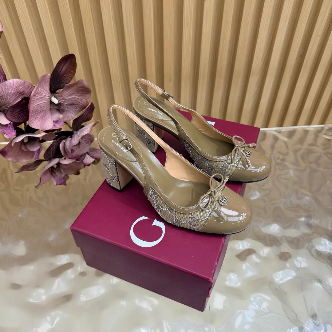 2026S Spring and summer.GucciNew sum The iron is thick. Shoes. The shoes are the most classic.Logo, The suction is behind the pressure., I'd better wear two pairs of shoes and wear pants.👖And dress.👗There's no harm in getting in and out of any place.🩵High-quality cortex kittens and silver bright spots are more than comparable to the impact of visual shocks., Elegance and knowledge blend., A pair of shoes meets the demands of the fairies., The most beautiful of all.🩶 Shoe.: Goki!/Layout（- The drill.） He's tall.: 8cm Otsumi!: That's a big one. Codes: 35-41（40, 41, 42Custom）
