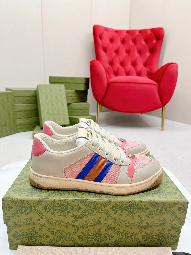 Gucci————Requisition version GGThe series makes old dirty shoes.-The money comes in.！ Ten to nine, I'll pay. Current！Current！Current！New Colour Plus Push-Market terminal version！ Procuring original development….Fabulous. Material Otsumi! Details are random.！ The model Schwartz is one-by-one, and the drill is one-by-one......Metal cherry locket.……Metal binaryGCrystal cylinders……GucciOriginal custom-made narrowband…… Super Flash Series—Flash diamond chain..Cherry decorations can be removed, One to two, one to two, one., ♪ To promote your personality ♪ Skins of colored cattle..The handwork is very qualitative., Bring your own sense of excellence.！ I'll do the details., I'll take a line.. The original towel is more delicate and soft and more comfortable., Pocket Steel Double OriginalTPUOtsumi!(Lower width, Upper Narrow) Appendible packaging⭐️ Codes: Women35-40 （Women41 Custom）