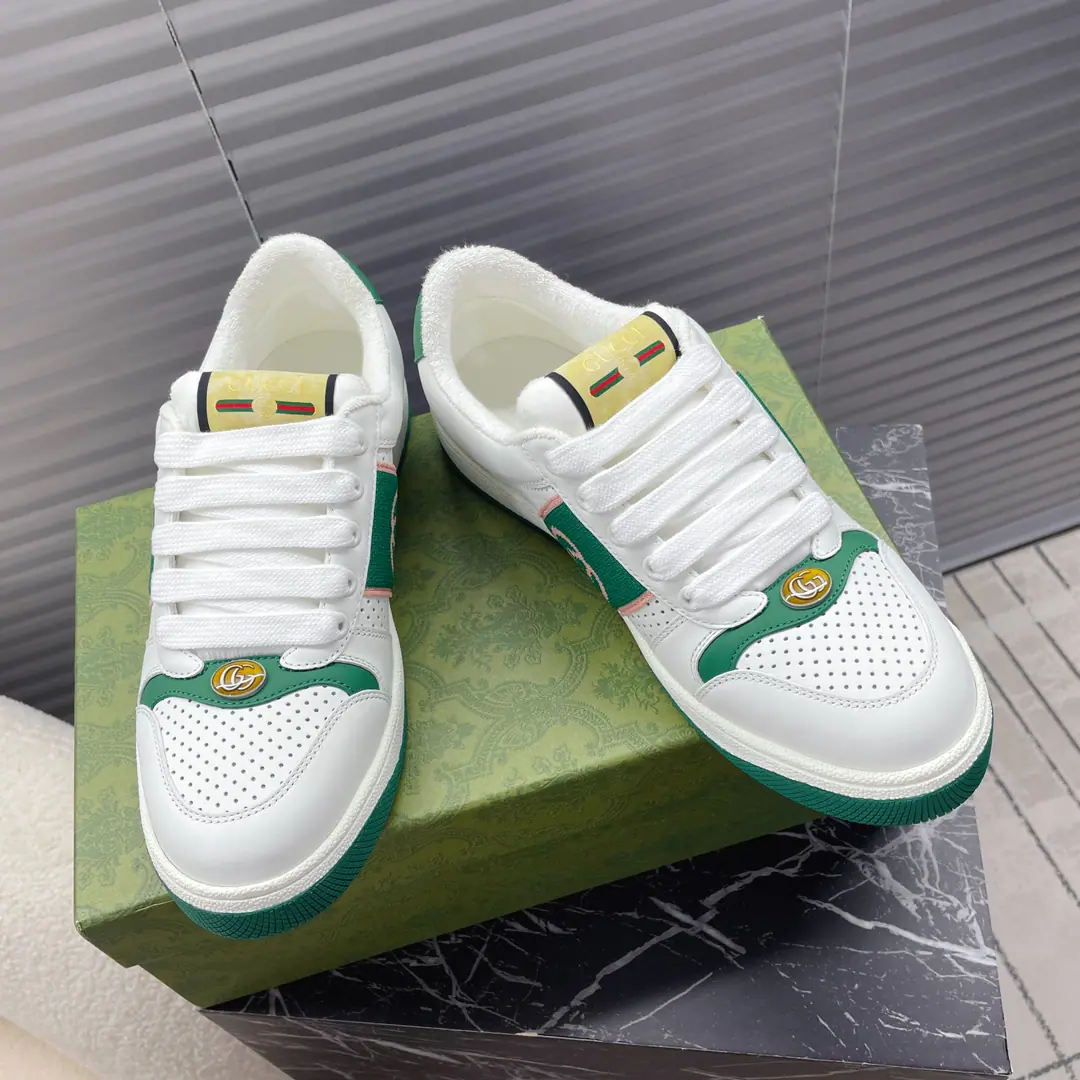 Gucci~~The latest couple's Internet-eye sneakers.. Leisure shoes.. Little dirty shoes.…… ZPDevelop plain version. Metal binaryGCrystal cylinders. GucciOriginal Sweeding…… Original steel-printed cow-coloured fabric, The original towel is more delicate and soft and more comfortable., The foot-stamping emulsion., OriginalTPUOtsumi!(Lower width, Upper Narrow) Men39—45Positive