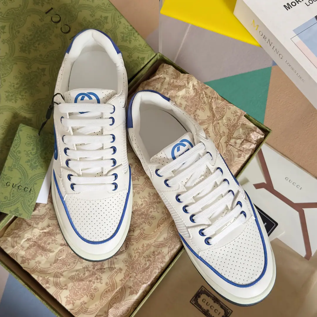 Top Version: Couple money. GucciGustz!GHome. Latest White shoes. Couple money. Leisure Sports shoes Original procurement development Make the goods. - To the sneakers.20Century70The classic sports shoes of the ages are prototypes of inspiration., The name is taken from the defense action in sport.. This is made of white leather craftsmen's heart., Side-side embellishment double-buttonGstriped weeds, And...GucciThe ancient signs are a little bit of shoe. Send a cabinet for fine packaging🛍📦 ▪️Fabulous.: Original import of head-level cattle skin ▪️Uchi.: Original custom customised in soft sheep skin ▪️Shoes under the sole.: Original OpenTPUOtsumi! ▪️Bottom: 2.5CM ▪️Size: Female35-40 / Men39-45（45Freeze!