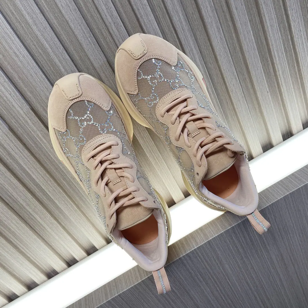 Gucci Run Sports shoes. Recent ColourblingblingDrilling shoes.~~~ It's a great sport., It's so lightly wrapped. It's so nice., It's a great pair of pants.Sporting…… Skin and color combined with a water net veil., Super-hot drill., It's so light.MDUnderground~~~ 35–40 🎁High-end aviation packaging