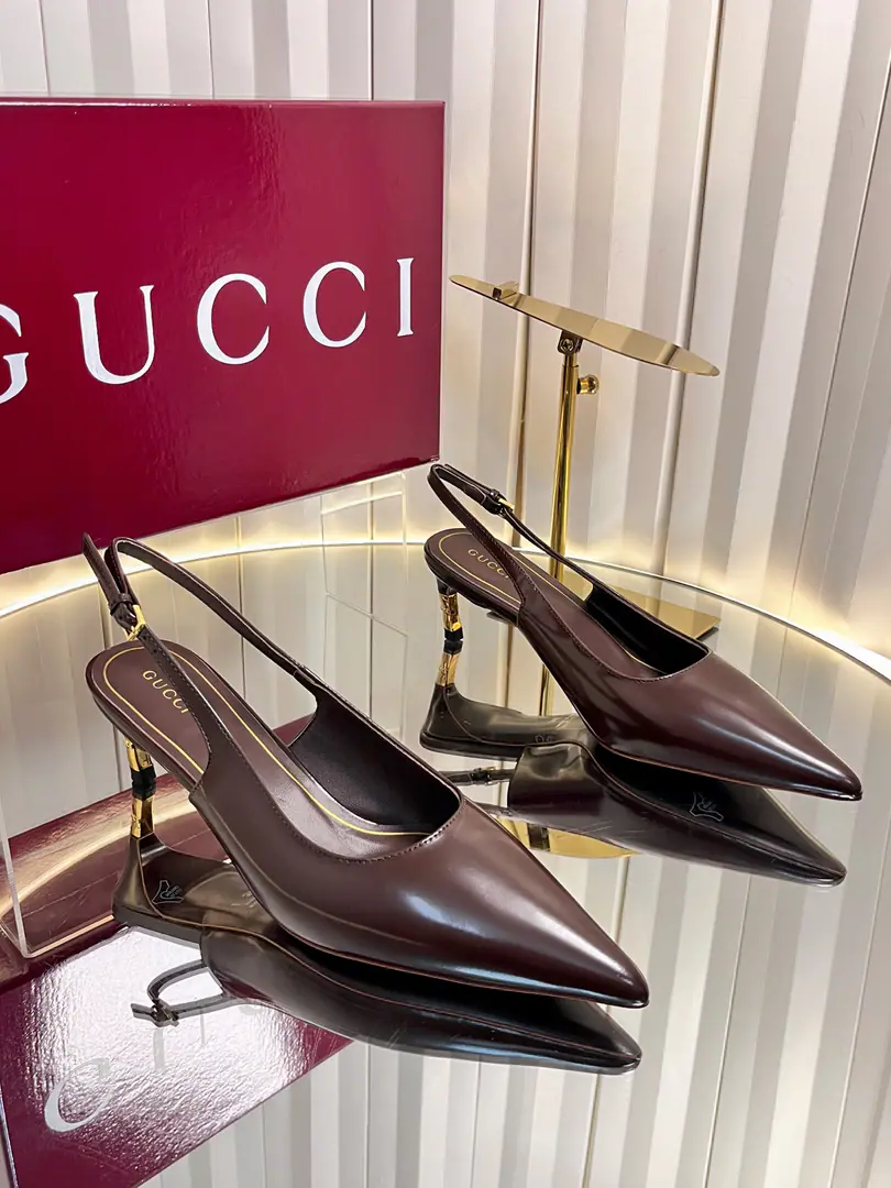 ss🔺GUCC*🔺High Quality GUcciThe latest title is a sandal.！Kimboo and three styles work., Wine.🍸With sandals./Exact copy, Double oil. Double oil., The original setup was carefully prepared., The heart of the craftsman is made of classics.！It's a great honor to be a brand.20In the 1970s, the collection was inspired by the design., This lady is a cool-tower with the gold cut-off details of the classic title., And you're so charming.. It's made of fine sheep skin., Designing to combine traditional inspiration with modern 100 styles, A little graceful and warm season-style.🆒Advanced🆙 ◾️Fabulous.:Painted skin./- A cow's hair. ◾️Uchi., Foot.: Head-steel., The foot is more comfortable than all the products in the market.！ He's tall.: 7.5cm ◾️Shoes under the sole.: Italian imports are so thick. ◾️Size: 35-43(40.41.42.43You're gonna have to do it or not.）