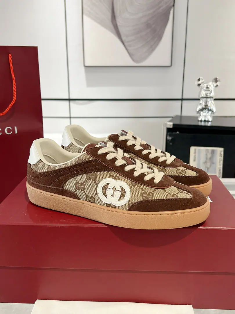 Gucci New couple money.GLeisure shoes. White shoes. ❗️❗️ These shoes are made of soft, leather., It's a modern and sophisticated charm.. Classic.Interlocking GThe logo is elegantly highlighting the current pattern., To add a touch of precision to the design.. Send a cabinet for fine packaging Shoe.: - Oh, Pete.➕GGThe canvas. Codes:35-45（Women41.45I'll make sure I don't change it.）