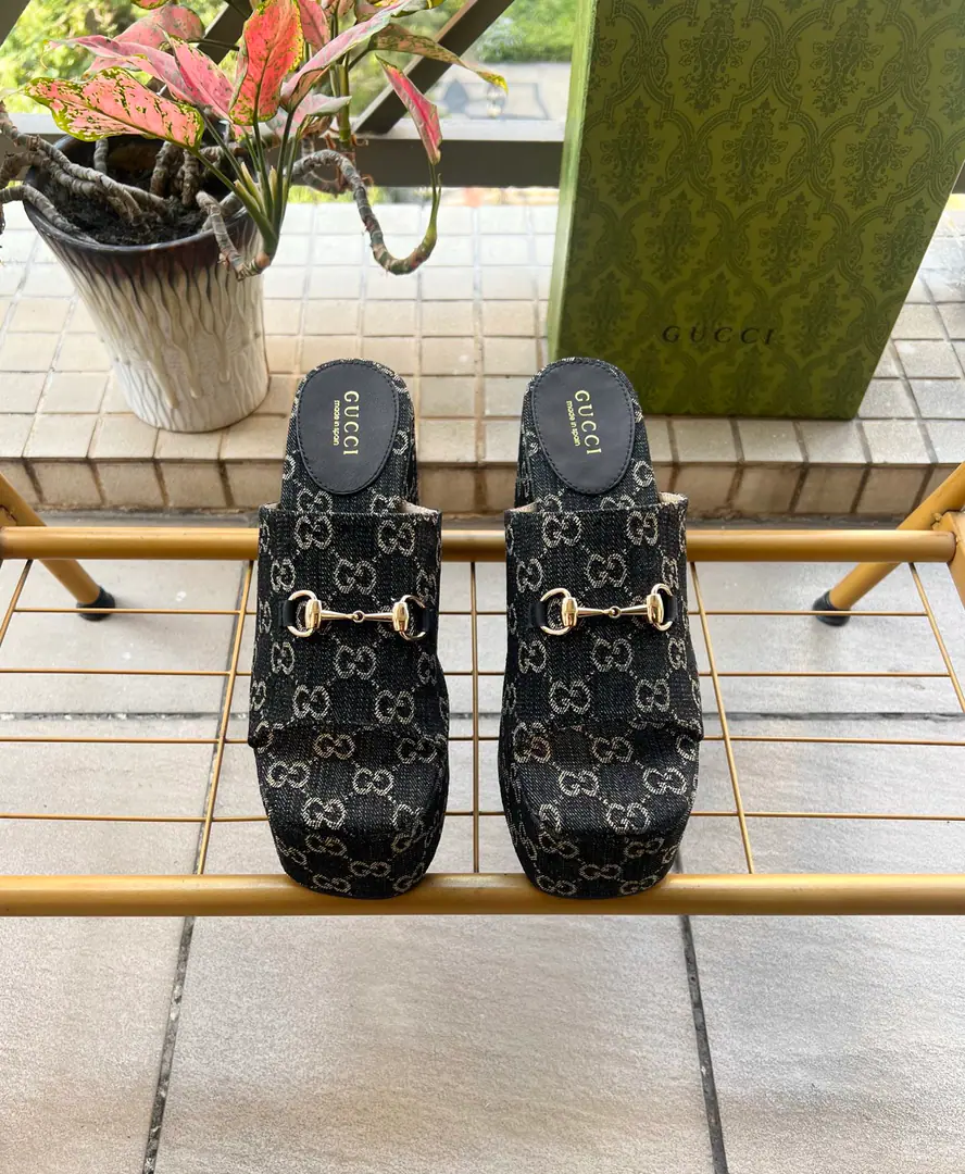 ⚡️⚡️26ss- Morning.Gucci🗽🗽The Gucci weeds are thick with sandals and sandals that will bring a little moth to your summer costume.. ·Shoe.: Leather., Texture ·Liner: Leather. ·Shoes under the sole.: Leather inside., Rubber soles ·- Toes round your head. ·Production in Spain ·Normal size. ·A little bit. ·International Standard Scalories ·Waterproofing stations10cm ·Codes: 36-41