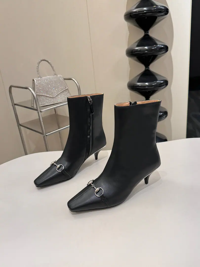 Leather.. Layout. GuCCl The new heels and boots are carefully crafted., And using a single pair of heels to show the charm.. The new series echoes the tone of the series., Through the retrograde beauty and modern style, We'll make things work.！ Fabulous.: Original Custom DoubleGBrussels and cow skins. Uchi.／Foot.: Customize sheep skins He's tall.: 5.5CM Otsumi!: Italian skin. Size: 35-42（ 41. 42Do it., No re-election.）