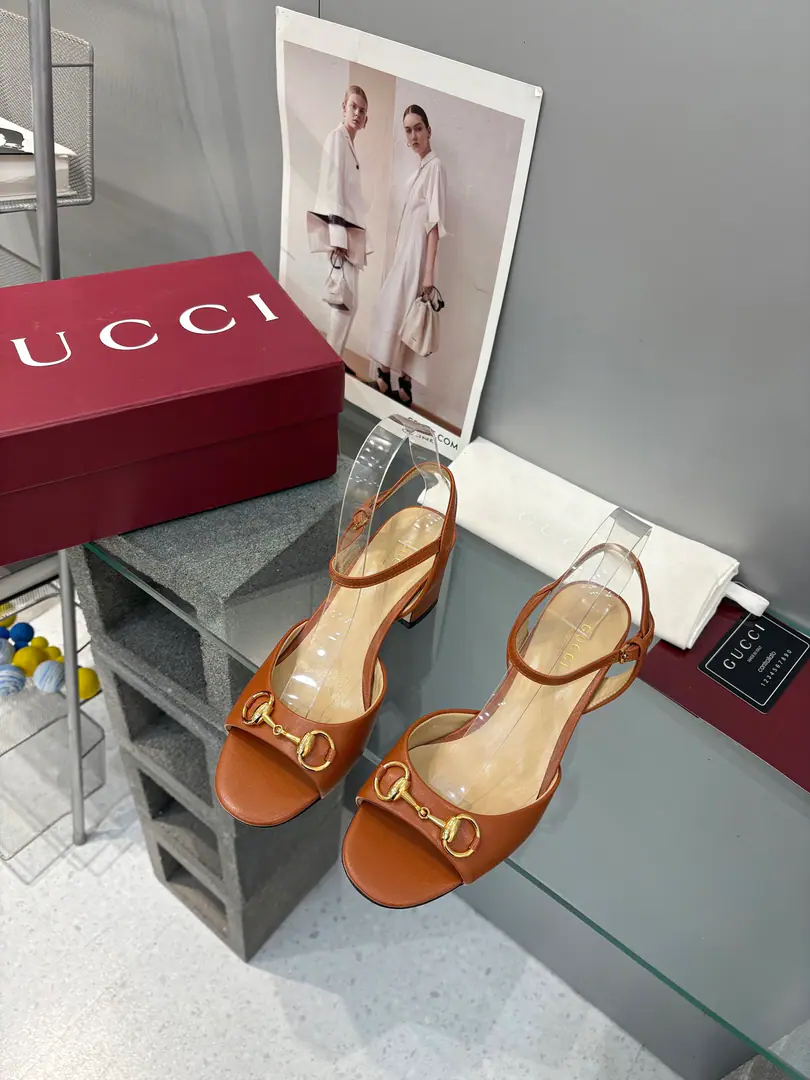 Plant prices Guch. Guccⅰ Classic girl shoes.:Original version 1-to-1 development, The shoes are carefully tuned., The fabric is original..Import of sheep's skin.The primer is a hardware bar. It's so delicate and impeccable.！ Lamb skin.: Inside and on foot. He's tall.:6.5, and.9.5Two heights optional Codes, 35-42（40.41 42Make a reservation.） Italy is a big-ass country., Original Packaging ！