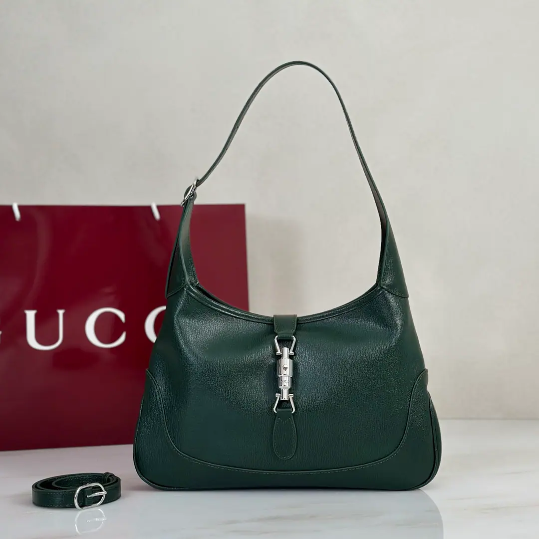 🌟🌟GUCCICounter Quality, Original factory skin, Paragraph863136Green leather./In the sheep's skin.🎈🎈🎈Dimensions: Kuan31.5xHigh21xSide Wide5cm. 🎉🎉🎉Out-of-pocket shipment！