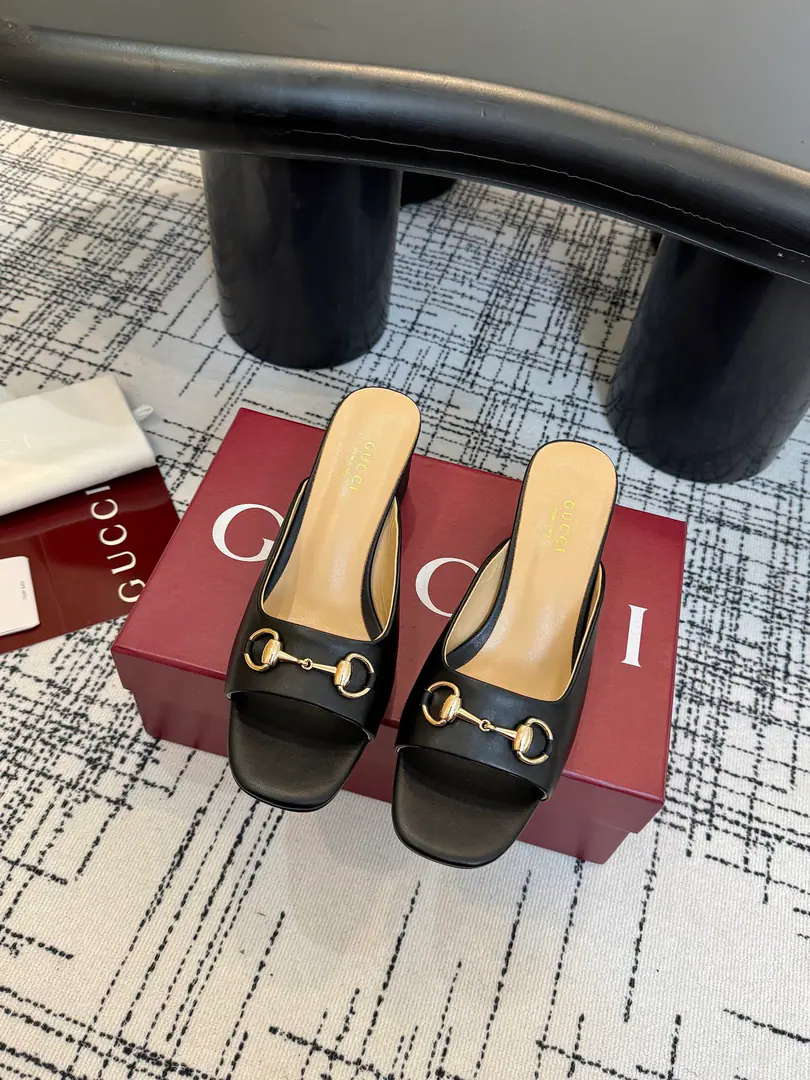 Plant prices Guch. Guccⅰ Classic girl shoes.:Original version 1-to-1 development, The shoes are carefully tuned., The fabric is original..Import of sheep's skin.The primer is a hardware bar. It's so delicate and impeccable.！ Lamb skin.: Inside and on foot. He's tall.:5.5 Codes, 35-42（40.41 42Make a reservation.） Italy is a big-ass country., Original Packaging ！