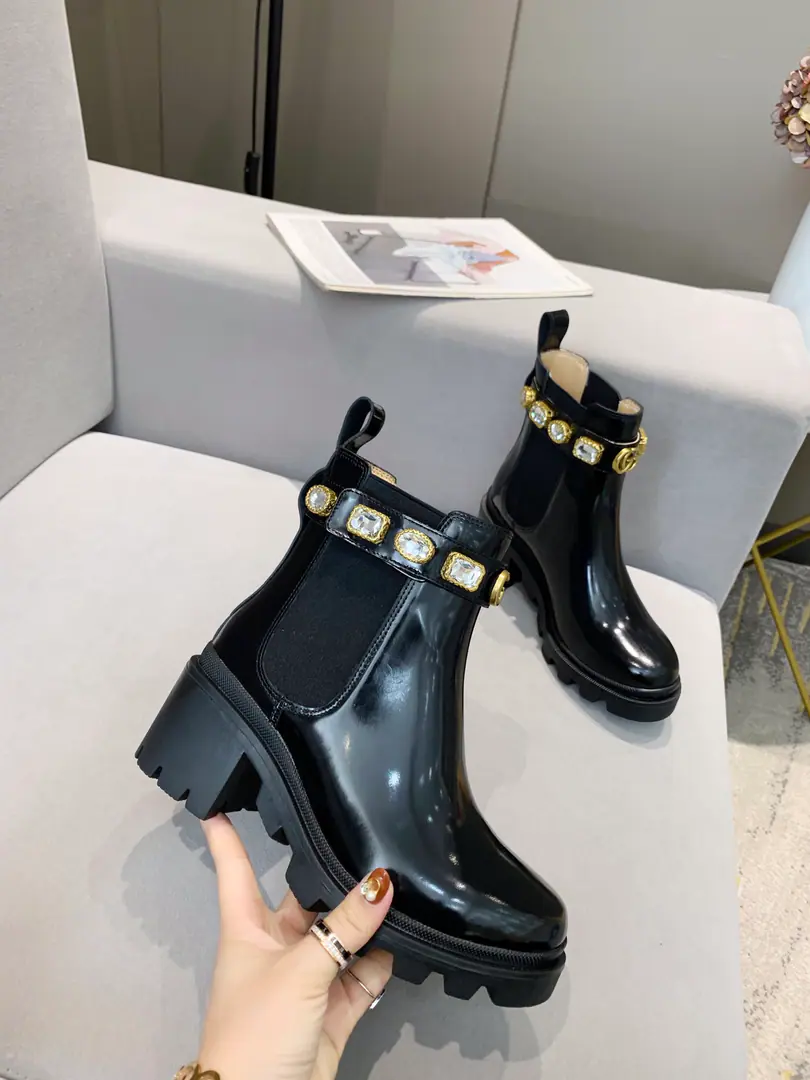 🌸 Guch.GUCCI Hot.6Inches of boots. Separate the bead and the cow skin. It's a great match with a tight-ass combo., Easy to wear., The crystal drill can be removed., The engraved edge wraps the crystal in it., The ancient English wind., Heads up.LOGODoubleGAppend. Fabulous.: Importing a bouquet of hide. Uchi./ Foot.: Lamb skin. Packaging: With tickets., Buffet Codes:35-42#