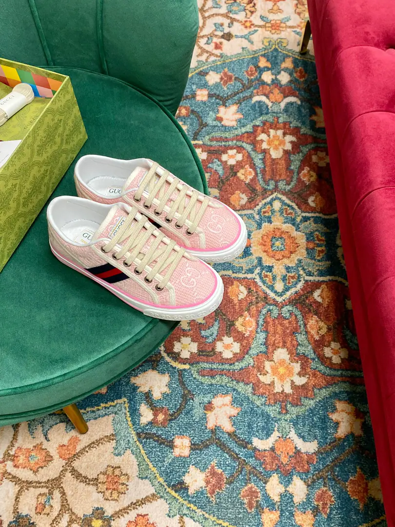 👑 NEW.✔︎ⒽⒽ ➫ 【G*ucci】Disney x G*ucci TennisCooperation series 1977The series of low-end combo shoes is new.🔥 __________________________ 🔺. Top Quality【G*ucci】G*ucci tennis 1977 Classic series of canvas shoes.……2022Fire-shocking recommendation., G+1977×Disney - It's a joint line.……GGThe canvas is a melting element. The regenerate is so strong. The classics and the love are perfect memories.！A retro-temporal fashion.2022MostinIt's a couple of days.insI really got the treasure., Every one of them., Different Fashion Elements, Every pair of them makes a new sense.. 2022Synchronise new color for cabinet, Original development custom, Every color fabric is custom-made., The big one is looking for something.！Every pair of shoes is to be used with an ID net.NFCChip, Market-level top version⚠Fabulous.: CustomGGE-memorning./5DPrint Mickey's fabric./The water is washed for the old canvas.: Customise towels to Buneri（The mats are fine. You can't open them.）Otsumi!: Original to open the big model 🎁Mickey's a match.DisneyBox, Other Colour Green Boxes…… （Shoe belt.: Same as the cabinet, with the rice and white shoelaces.） *.♡②⓪②②………………… ꫛꫀꪝ Go➫ Materials ①⸂⸂⸜👊⸝⸃⸃ Shoe.: Original SpecificGGThe canvas.+3DCartommy.+Art of embroidery+Sponge canvas. ②⸂⸂⸜👊⸝⸃⸃ Uchi.: Air towel cloth. Foot.: Air towel cloth. ③⸂⸂⸜👊⸝⸃⸃Shoes under the sole.: Original version to open ④⸂⸂⸜👊⸝⸃⸃Original packaging for cabinet. …………………………… ◼️ Size: Female size35-40（41No, no, no, no, no.） Female