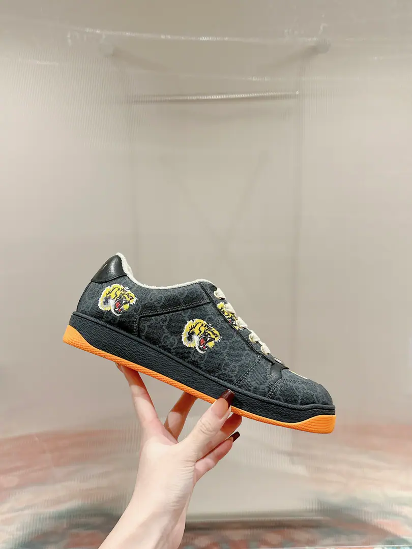 🅿️ Gucci————Requisition version GGThe series makes old dirty shoes.-The money comes in.！ Ten to nine, I'll pay. Current！Current！Current！New Colour Plus Push-Market terminal version！ Procuring original development….Fabulous. Material Otsumi! Details are random.！ The model Schwartz is one-by-one, and the drill is one-by-one......Metal cherry locket.……Metal binaryGCrystal cylinders……GucciOriginal custom-made narrowband…… Super Flash Series—Flash diamond chain..Cherry decorations can be removed, One to two, one to two, one., ♪ To promote your personality ♪ Skins of colored cattle..The handwork is very qualitative., Bring your own sense of excellence.！ I'll do the details., I'll take a line.. The original towel is more delicate and soft and more comfortable., Pocket Steel Double OriginalTPUOtsumi!(Lower width, Upper Narrow) Appendible packaging⭐️ Codes: Men39-44（ Men45Custom）