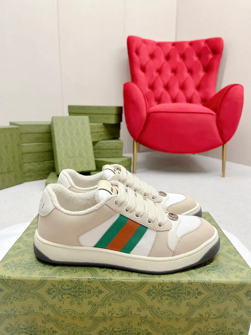 Gucci————Requisition version GGThe series makes old dirty shoes.-The money comes in.！ Ten to nine, I'll pay. Current！Current！Current！New Colour Plus Push-Market terminal version！ Procuring original development….Fabulous. Material Otsumi! Details are random.！ The model Schwartz is one-by-one, and the drill is one-by-one......Metal cherry locket.……Metal binaryGCrystal cylinders……GucciOriginal custom-made narrowband…… Super Flash Series—Flash diamond chain..Cherry decorations can be removed, One to two, one to two, one., ♪ To promote your personality ♪ Skins of colored cattle..The handwork is very qualitative., Bring your own sense of excellence.！ I'll do the details., I'll take a line.. The original towel is more delicate and soft and more comfortable., Pocket Steel Double OriginalTPUOtsumi!(Lower width, Upper Narrow) Appendible packaging⭐️ Codes: Women35-40 Men39-44（Women41 Men45 Custom）