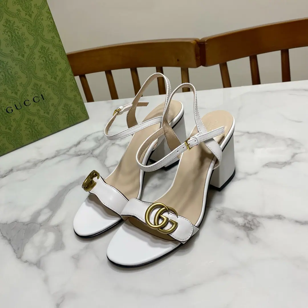 Gucci Guch. Classic strip.·Heel sandals., Original1:1Development, It's a super-big., It's beautiful., Summer must be a single. Shoe.🈶️Top layer🐂Bullskins. ｜ Gold/Silver membrane., ♪ The pads are the rims ♪🐑Lamb skin., That's a little skin. He's tall.: 7.5CM Size: 35—39Code(34.40.41.42.43Do it., No re-election.)