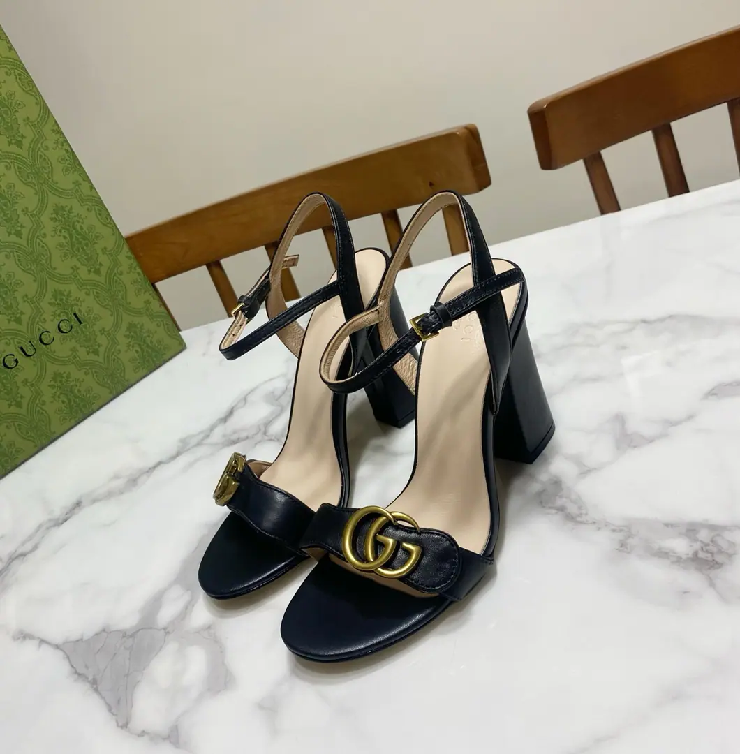 Gucci Guch. Classic strip.·Heel sandals., Original1:1Development, It's a super-big., It's beautiful., Summer must be a single. Shoe.🈶️Top layer🐂Bullskins. ｜ Gold/Silver membrane., ♪ The pads are the rims ♪🐑Lamb skin., That's a little skin. He's tall.: 11CM Size: 35—39Code(34.40.41.42.43Do it., No re-election.)