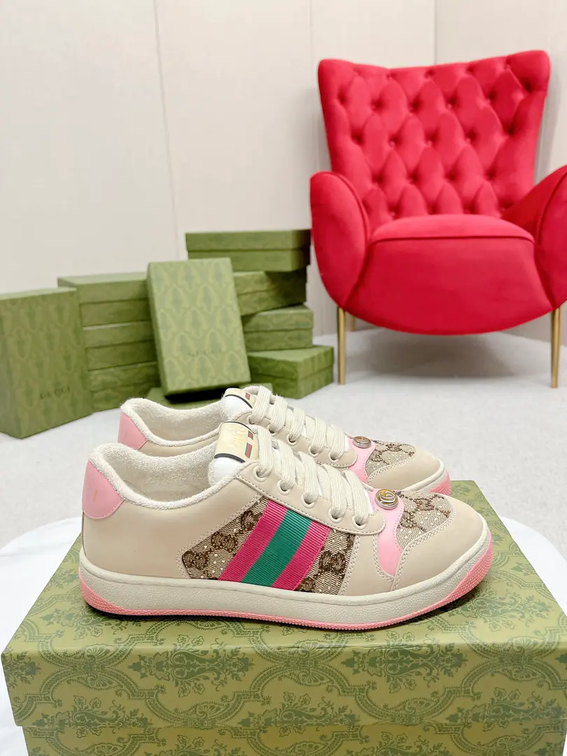 Women Gucci————Requisition version GGThe series makes old dirty shoes.-The money comes in.！ Ten to nine, I'll pay. Current！Current！Current！New Colour Plus Push-Market terminal version！ Procuring original development….Fabulous. Material Otsumi! Details are random.！ The model Schwartz is one-by-one, and the drill is one-by-one......Metal cherry locket.……Metal binaryGCrystal cylinders……GucciOriginal custom-made narrowband…… Super Flash Series—Flash diamond chain..Cherry decorations can be removed, One to two, one to two, one., ♪ To promote your personality ♪ Skins of colored cattle..The handwork is very qualitative., Bring your own sense of excellence.！ I'll do the details., I'll take a line.. The original towel is more delicate and soft and more comfortable., Pocket Steel Double OriginalTPUOtsumi!(Lower width, Upper Narrow) Appendible packaging⭐️ Codes: Women35-40 （Women41 Custom）