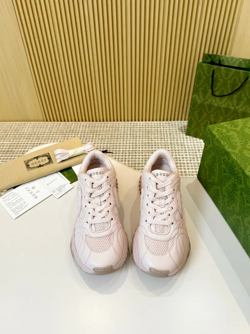 GUCCThe latest waver dad's shoe is out of the factory. Fabulous.: The sheep's skin is a piece of fabric. Uchi.: A mixed-meat sheep. Otsumi!: TPU+IP+A smooch.＋Line Codes: Female35/40, Men39/44（45Do it.））