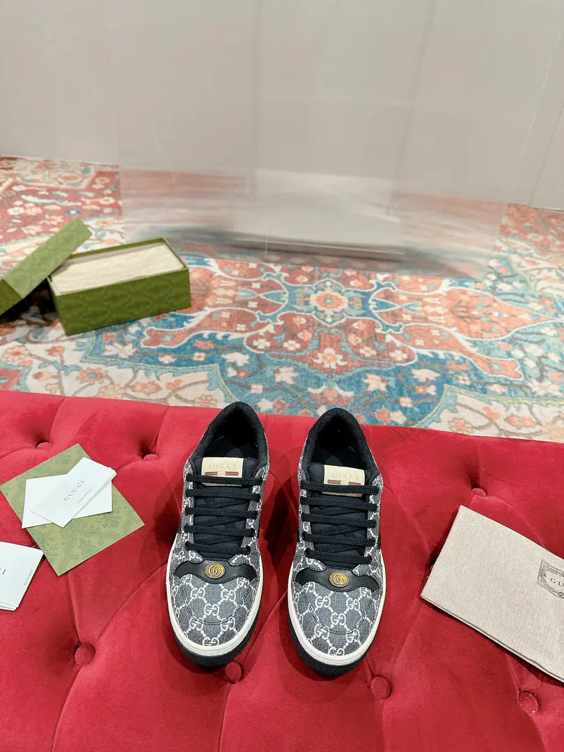 Couple money. Gucci————Requisition version NFCBring a clean chip. GGThe series makes old dirty shoes.-The New Year's Bill is coming.！ Ten to nine, I'll pay. New Colour Plus Push-Market terminal version！ Procuring original development….Fabulous. Material Otsumi! Details are random.！ The model Schwartz is one-by-one, and the drill is one-by-one......Metal cherry locket.……Metal binaryGCrystal cylinders……GucciOriginal custom-made narrowband…… Super Flash Series—Flash diamond chain..Cherry decorations can be removed, One to two, one to two, one., ♪ To promote your personality ♪ Skins of colored cattle..The handwork is very qualitative., Bring your own sense of excellence.！ I'll do the details., I'll take a line.. The original towel is more delicate and soft and more comfortable., Pocket Steel Double Colour Packet process Solid locking practices Fabulous.:OriginalGGBrush/Silk cow skin. Otsumi!:OriginalTPUOtsumi!(Lower width, Upper Narrow) European package…… Female35—40（34 41I'll make sure I don't change it.） 39-44（38 45I'll make sure I don't change it.） Men＋10